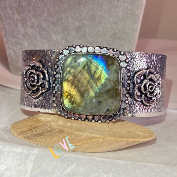 Fiery Flash Labradorite Gemstone Handmade Bangle Bracelet - Picture 5 of 5